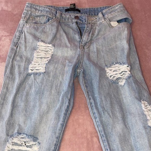 Forever21 Lightwash Boyfriend Jeans - Picture 2 of 5